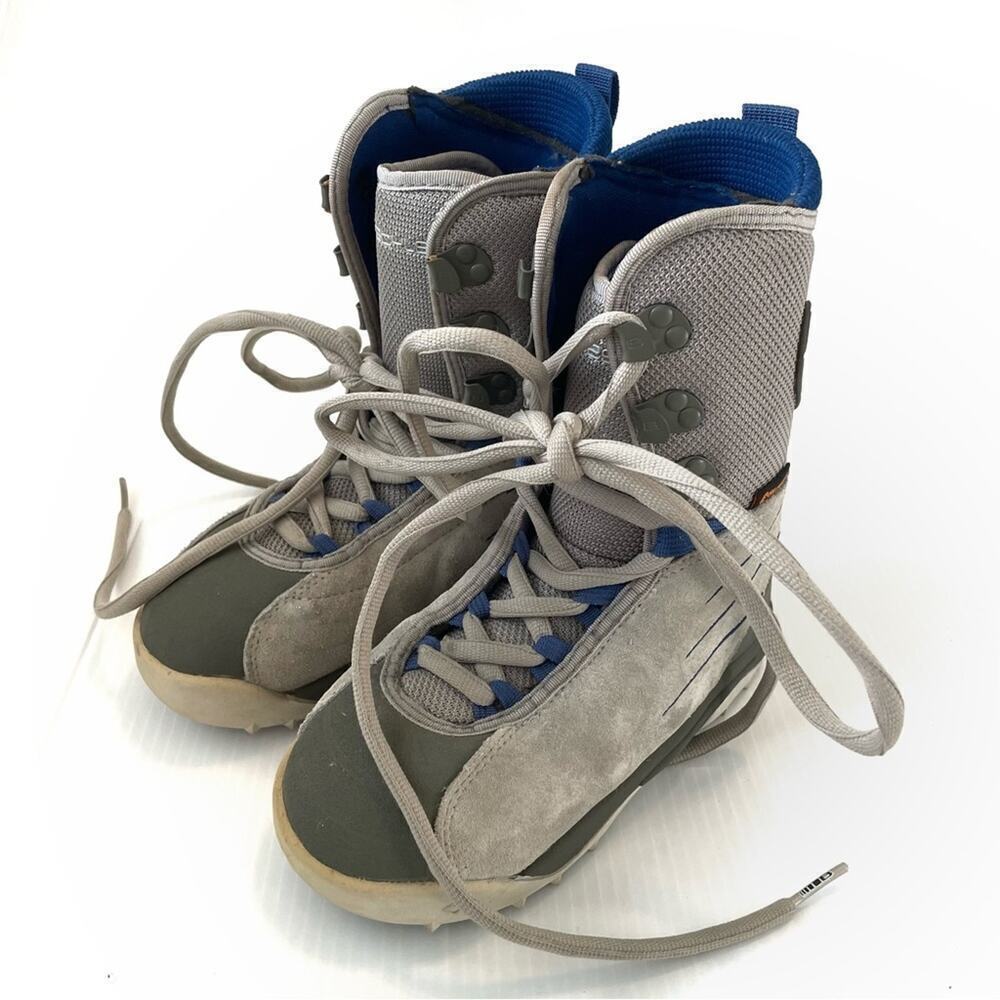 Burton freestyle youth snowboarding boots size 5 youth grey and blue